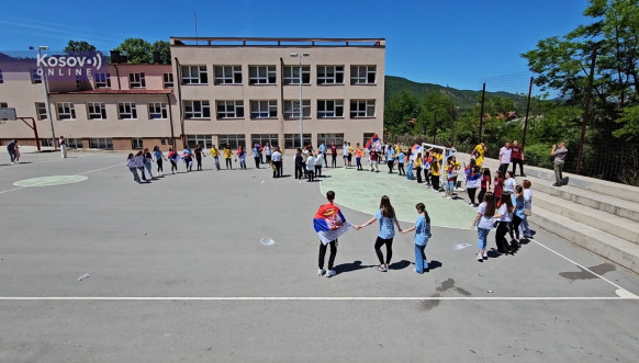 Maturanti Osnovne škole „Leposavić” Maturanti Osnovne škole „Leposavić”