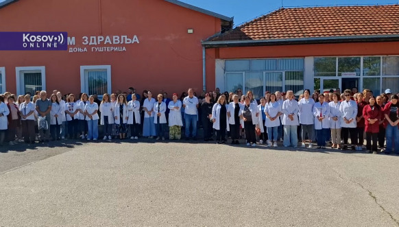 Protest zdravstvenih radnika u Gračanici Protest zdravstvenih radnika u Gračanici