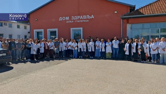 Protest zdravstvenih radnika u Gračanici Protest zdravstvenih radnika u Gračanici