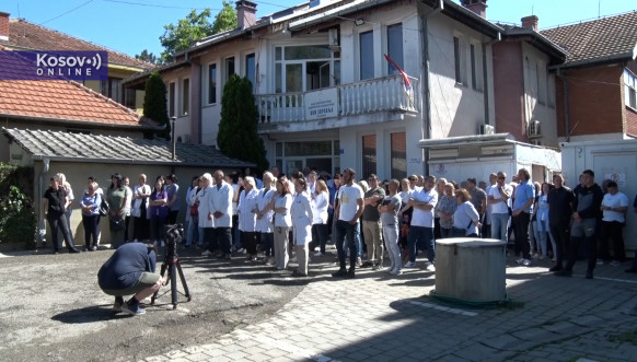 Protest zdravstvenih radnika u Gračanici Protest zdravstvenih radnika u Gračanici