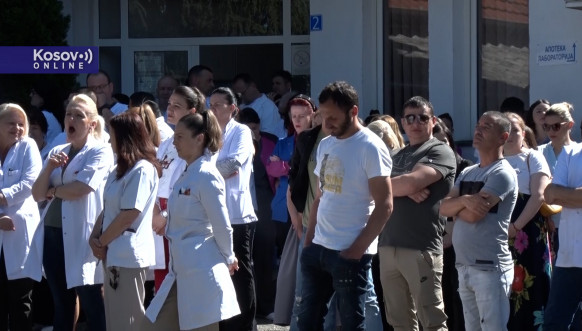 Protest zdravstvenih radnika u Gračanici Protest zdravstvenih radnika u Gračanici