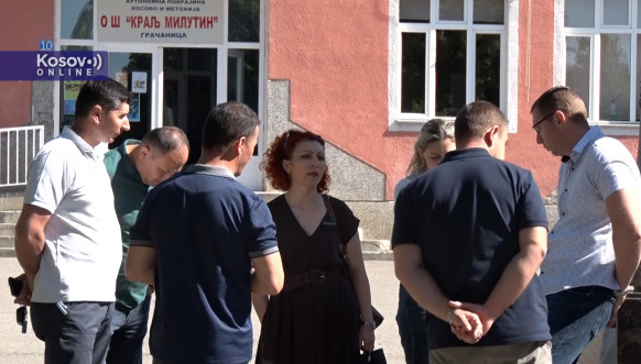 Protest zdravstvenih radnika u Gračanici Protest zdravstvenih radnika u Gračanici