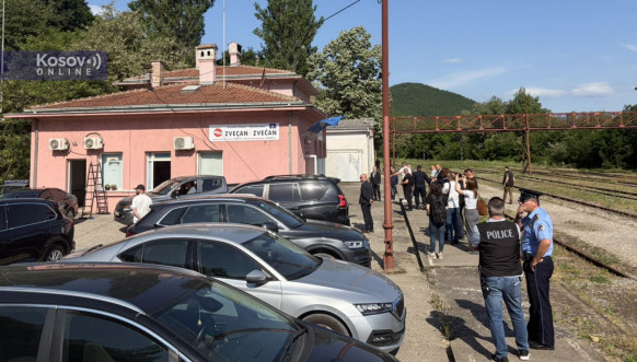 Zvečan, železnička stanica.jpg Zvečan, železnička stanica.jpg
