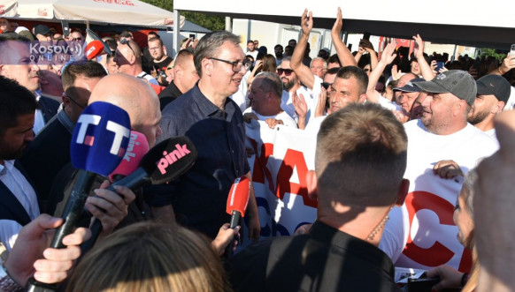 Više od 350 Srba krenulo jutros da podrži predsednika Vučića