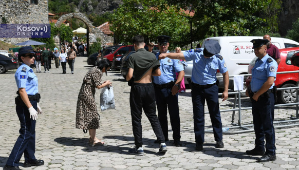 Pretres u manastiru Svetih Arhangela
