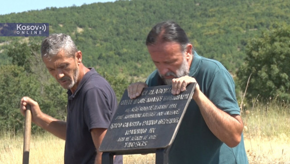 Postavljanje spomen ploče