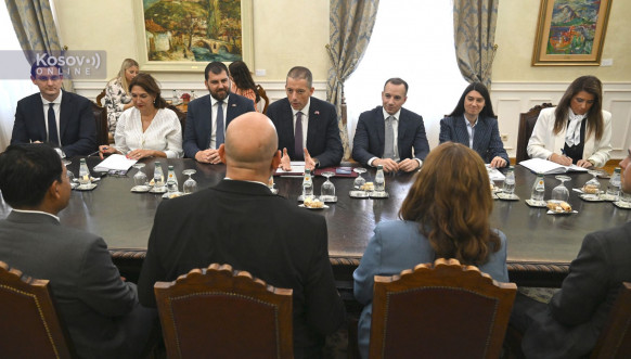 Đurić sa članovima Parlamentarne grupe prijateljstva Kanada – Srbija Đurić sa članovima Parlamentarne grupe prijateljstva Kanada – Srbija