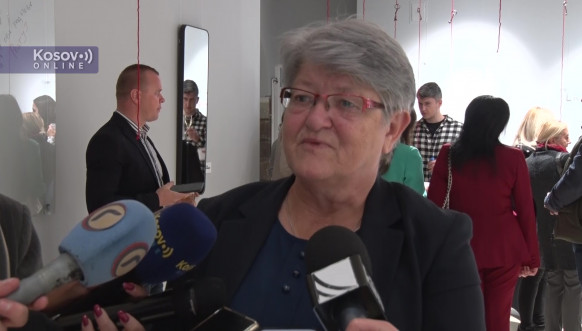 Izložba „Iza zidova“ u Gračanici – glas protiv nasilja nad ženama