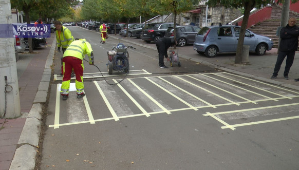 Počelo obeležavanje horizontalne signalizacije u Zvečanu