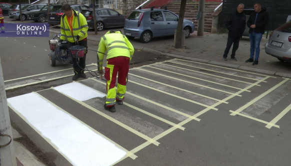 Počelo obeležavanje horizontalne signalizacije u Zvečanu