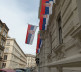 Srpska zastava na ambasadi u Beču