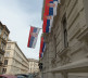Srpska zastava na ambasadi u Beču