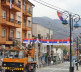 Leposavić okićen srpskim trobojkama