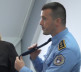 Srpski policajci skidaju uniforme