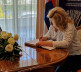 Upisivanje u Knjigu žalosti u Ambasadi Srbije u Severnoj Makedoniji