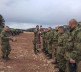 Vojni sveštenik Ivan Ganić sa vojnicima u bazi