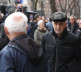 Penzioneri ispred Pošte u Severnoj Mitrovici