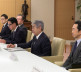 Marko Đurić sa šefom japanske diplomatije Takešijem Ivajom