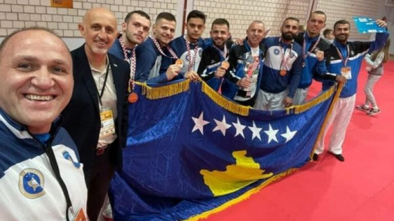 kosovski%20karatisti.jpg