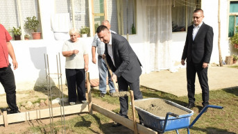 Popović polaže temeljac 