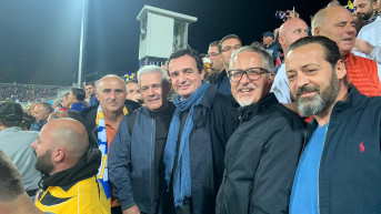 Aljbin Kurti na stadionu