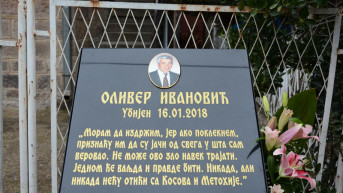 Spomen ploča na mestu gde je ubijen Oliver Ivanović Spomen ploča na mestu gde je ubijen Oliver Ivanović