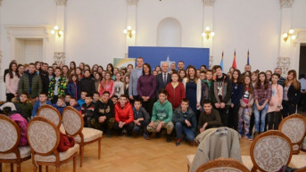 Deca sa Kosova u poseti  Novom Sadu