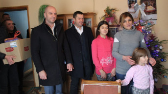 Todić i Simić uručili pomoć ugroženim porodicama