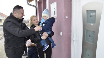 Popović uručio ključeve porodici Stević 