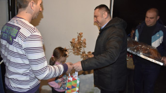 Srđan Popović čestitao Božić uz pečeno prase