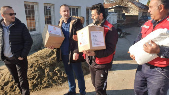 Predstavnici Opštine Obilić dele pomoć