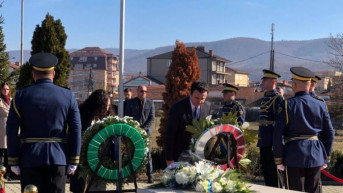 Kurti i Osmani odaju počast Rugovi