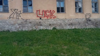 Grafiti UCK na zgradi škole u Gojbulji