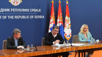 Direktor Klinike za infektivne bolesti KCS Goran Stevanovic (L), predsednik Srbije Aleksandar Vucic (S) i zamenica direktora Institua za javno zdravlje "Milan Jovanovic Batut" Darija Kisic Tepavcevic (D).