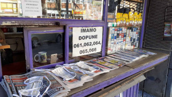 Uz novine i zaštitna maska
