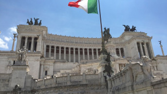 italija-rim-trg-zastava