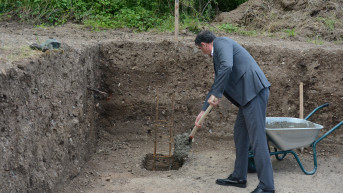 Borislav Tajić polaže kamen temeljac za novi Garni spa centar