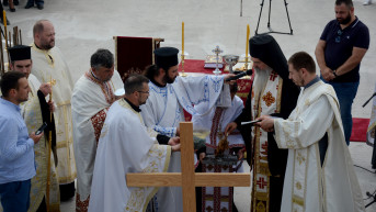 Osvećenje kamena temeljca za izgradnju hrama u naselju Sunčana dolina