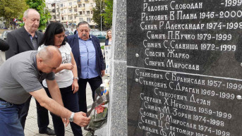 Polaganje cveća na spomenik Istina povodom 22 godine od kidnapovanja rudara u Belaćevcu.jpg