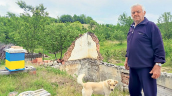 Miodrag Stašić na ostacima svoje kuće u selu Drenovac