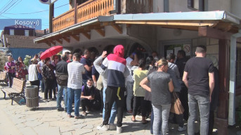 Gračanica, red ispred banke