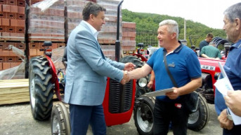 Zvečan - dodela poljoprivredne mehanizacije