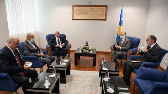 Avdulah Hoti sa kosovskim delegatima