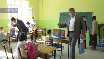 Podela školskog pribora za đake prvake.
