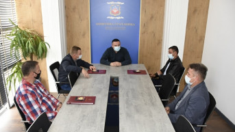 Popović sa pčelarima