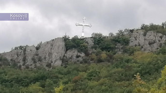 Postavljen krst na brdu Kamilja