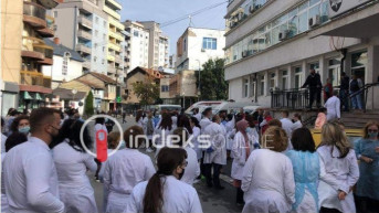 Protest zdravstvenih radnika u Južnoj Mitrovici.