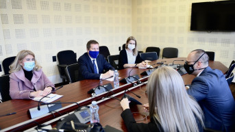 Igor Simić i Miljana Nikolić sa Tomašom Suniogom