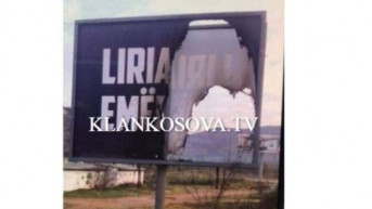 Zapaljen transparent "Sloboda ima ime"