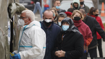 kovid korona ljudi sa maskama